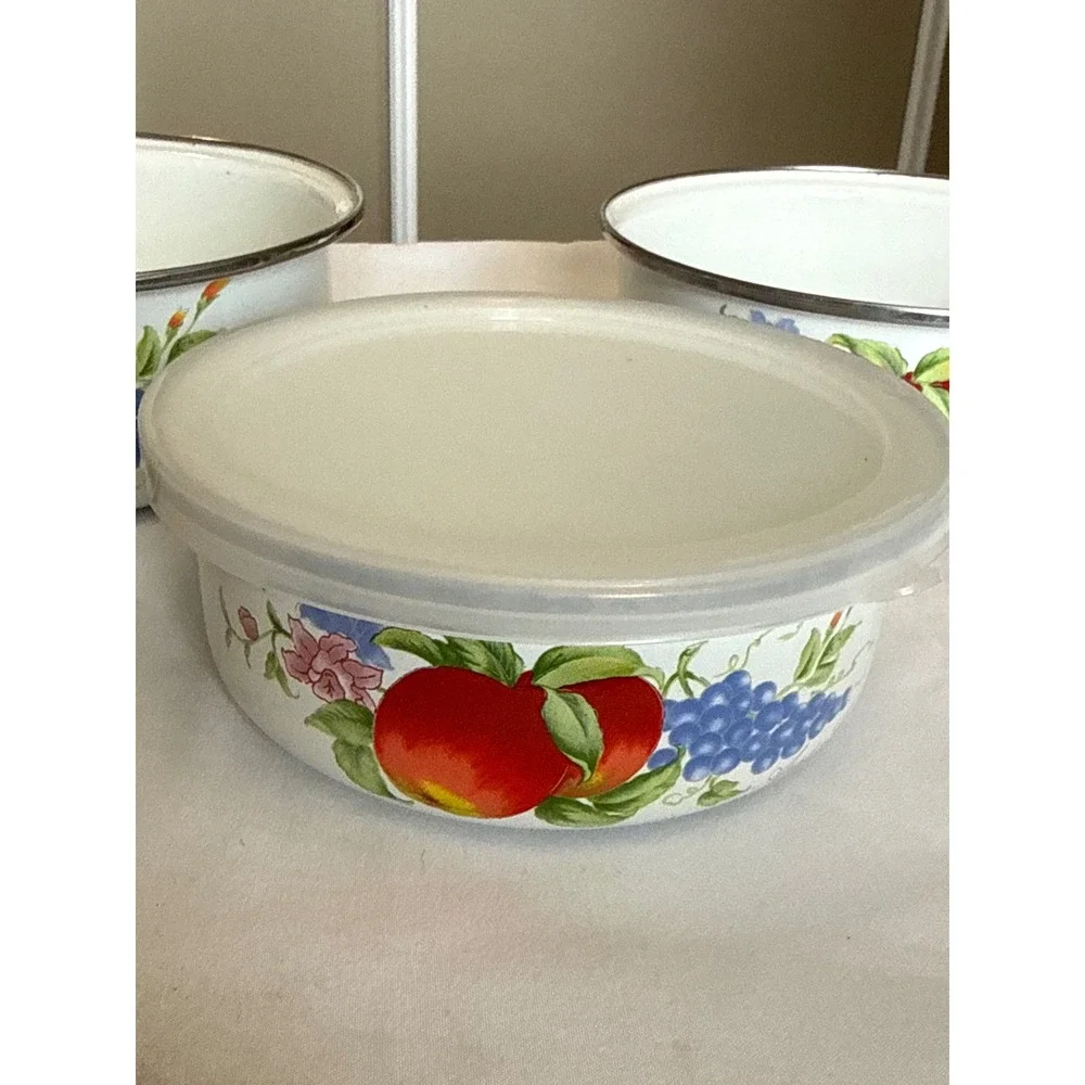 Vintage Style Enamelware Fruit Nesting Bowls Set of 3 with 1 Lid Apple Grapes